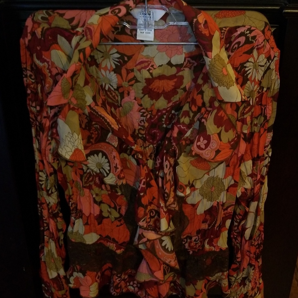 Ruffle blouse - Picture 2 of 4